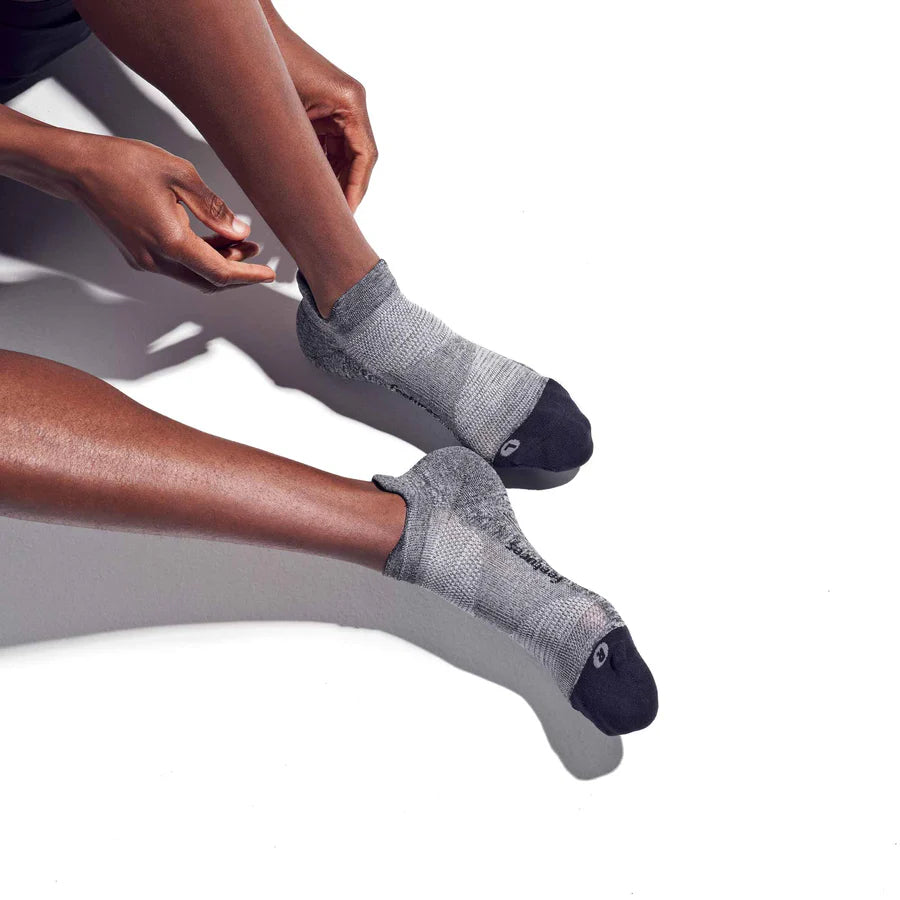 Feetures Elite Light Cushion Socks - FEET-E50160