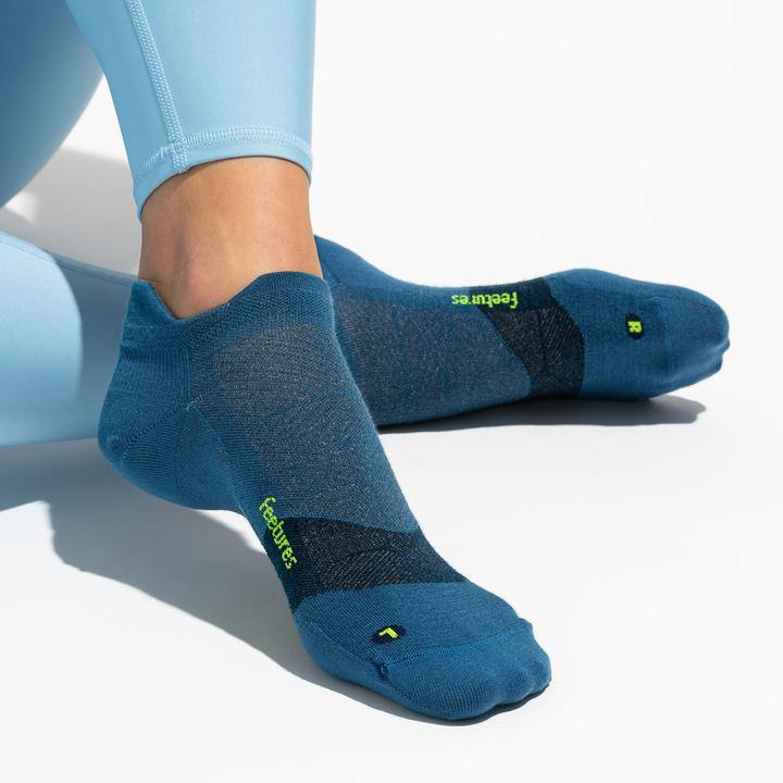 Feetures Merino 10 Cushion Socks FEET-EM50430